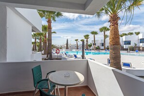 Blackout curtains, free WiFi, bed sheets - Apartamentos Panorama Only Adults (Tías)