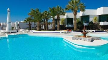 Outdoor pool, pool umbrellas, sun loungers