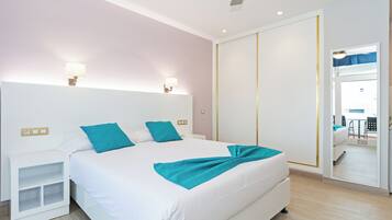 Blackout curtains, free WiFi, bed sheets