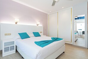 Blackout curtains, free WiFi, bed sheets - Apartamentos Panorama Only Adults (Tías)