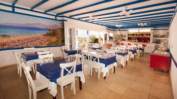 Se ofrece un desayuno a la carta (7.5 EUR por persona)