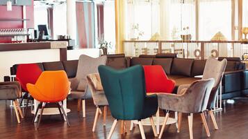 Frühstück, Mittagessen, Abendessen, deutsche Küche, Speisen im Freien