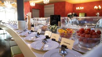 Tägliches Frühstücksbuffet gegen Gebühr