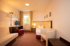 Allergikerbettwaren, Schreibtisch, Verdunkelungsvorhänge