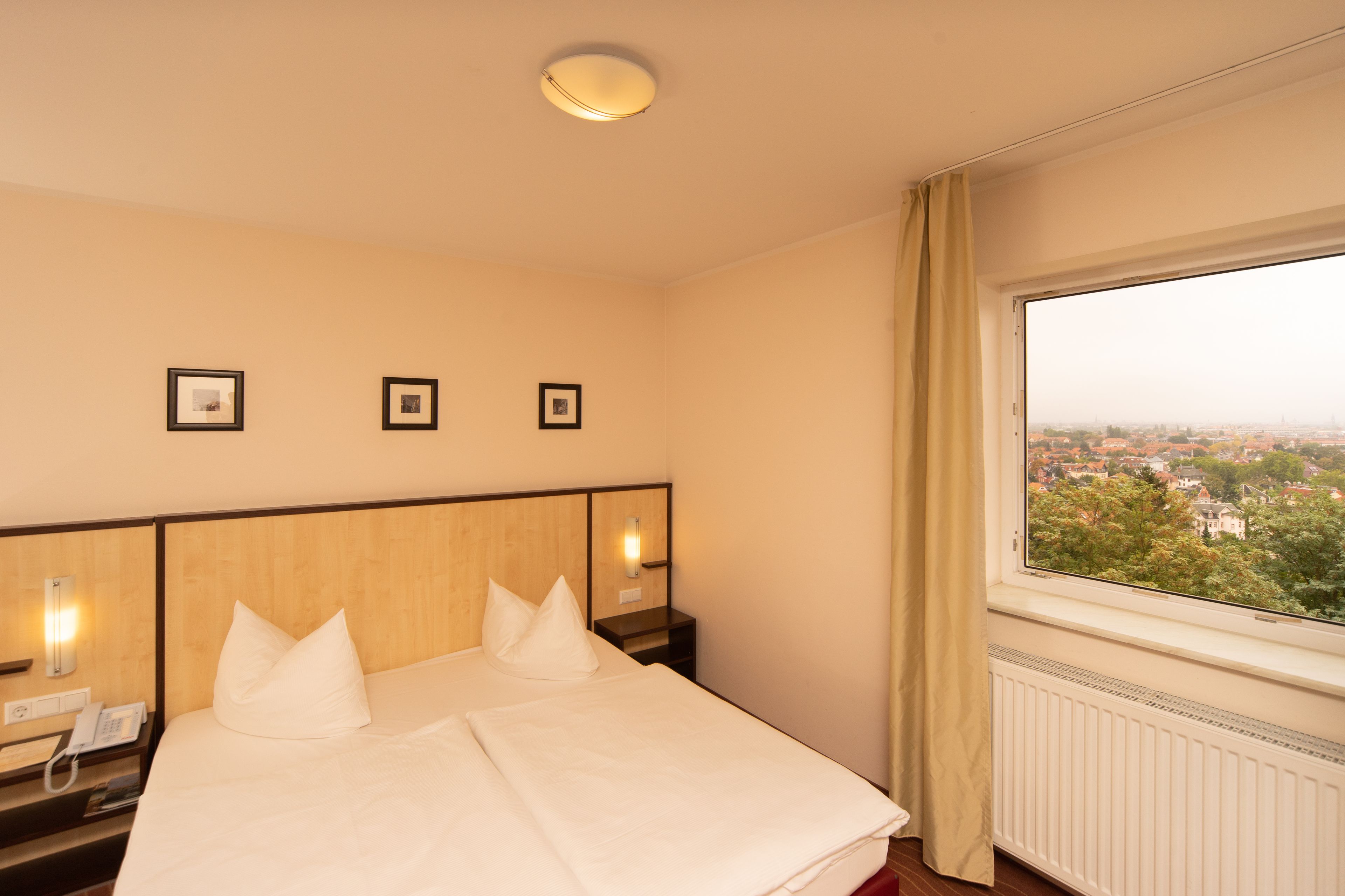 superior double room, city view | hypo-allergenic bedding, desk, blackout curtains, soundproofing