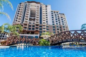 Outdoor pool, pool umbrellas, sun loungers