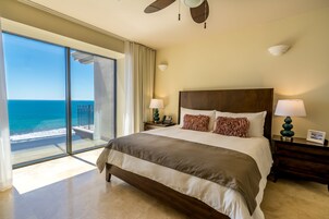 Premium bedding, down comforters, in-room safe, individually decorated