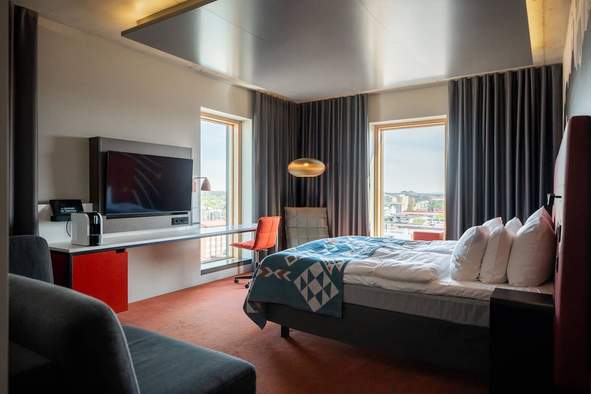 Room (Solo Supreme with divan sofa) | Minibar, in-room safe, individually decorated, desk