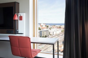 Zimmer (Solo Supreme with divan sofa) | Minibar, Zimmersafe, individuell dekoriert, Schreibtisch