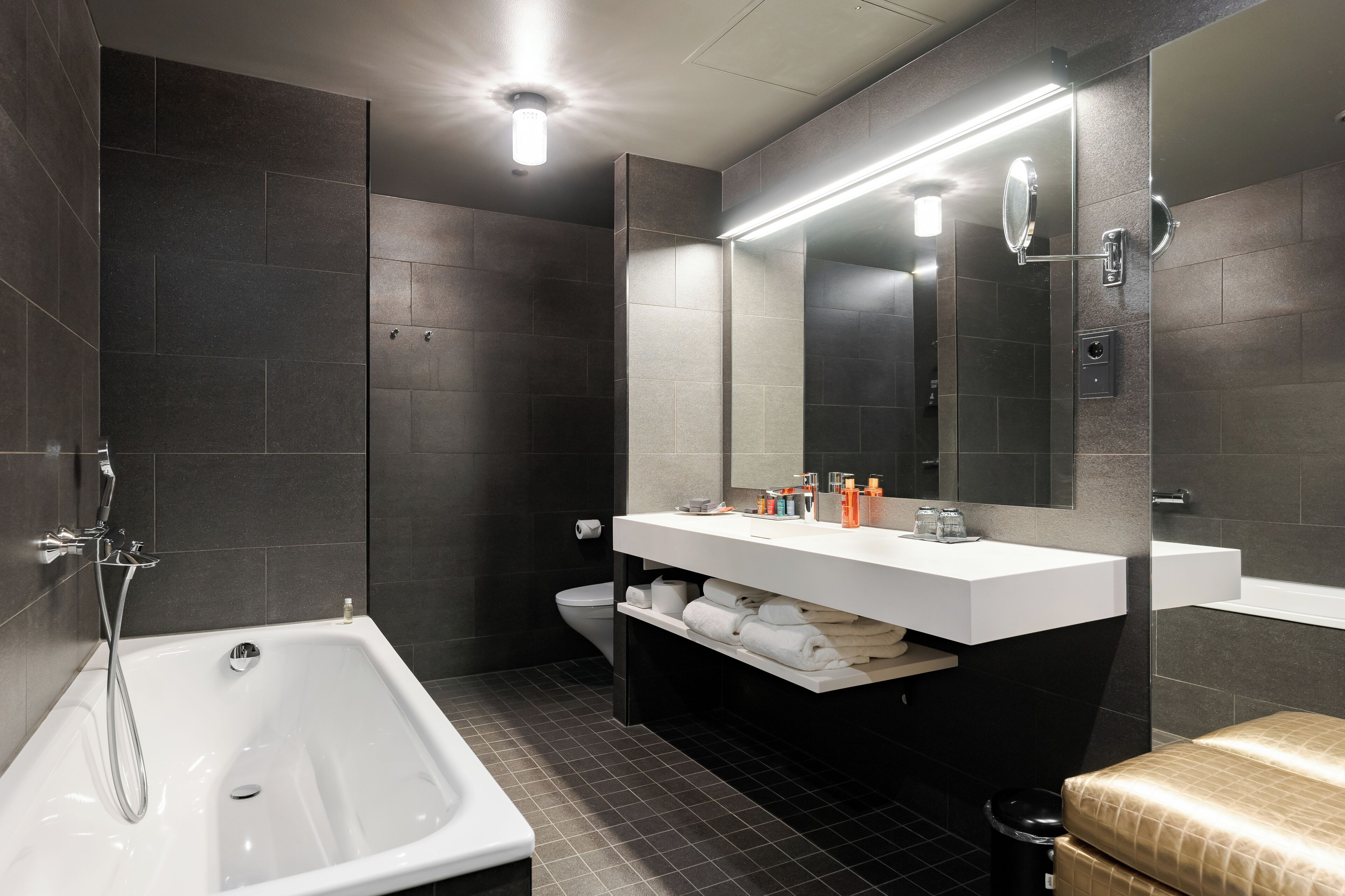 junior suite | bathroom | shower, free toiletries, hair dryer, towels