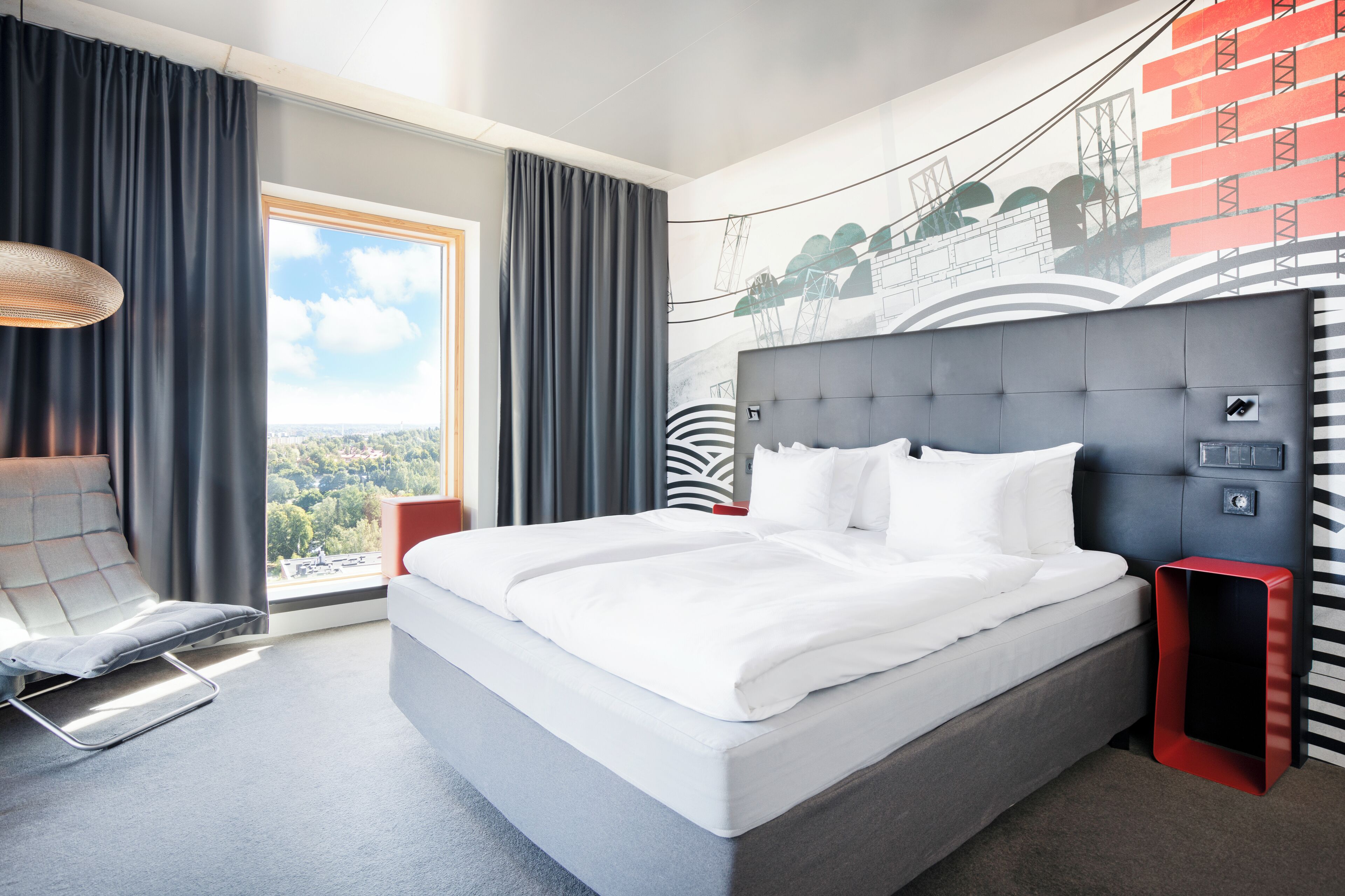 Quarto (Solo Supreme with divan sofa) | Frigobar, cofres nos quartos, individualmente decorados, escrivaninha