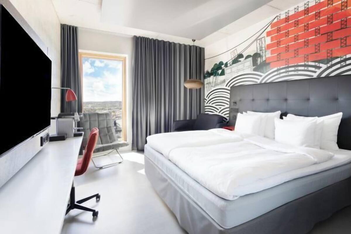 Minibar, in-room safe, desk, blackout curtains