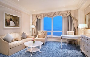 Suite, vue sur l’océan | Minibar, coffre-fort, décor unique, ameublement unique