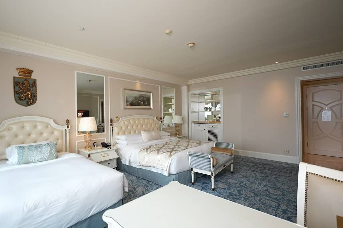Family Room, Ocean View | 1 bedroom, minibar, in-room safe, individually decorated
