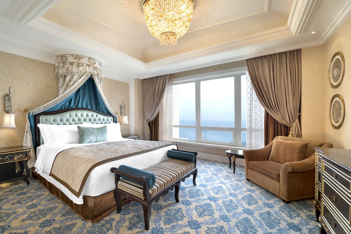 1 bedroom, minibar, in-room safe, individually decorated