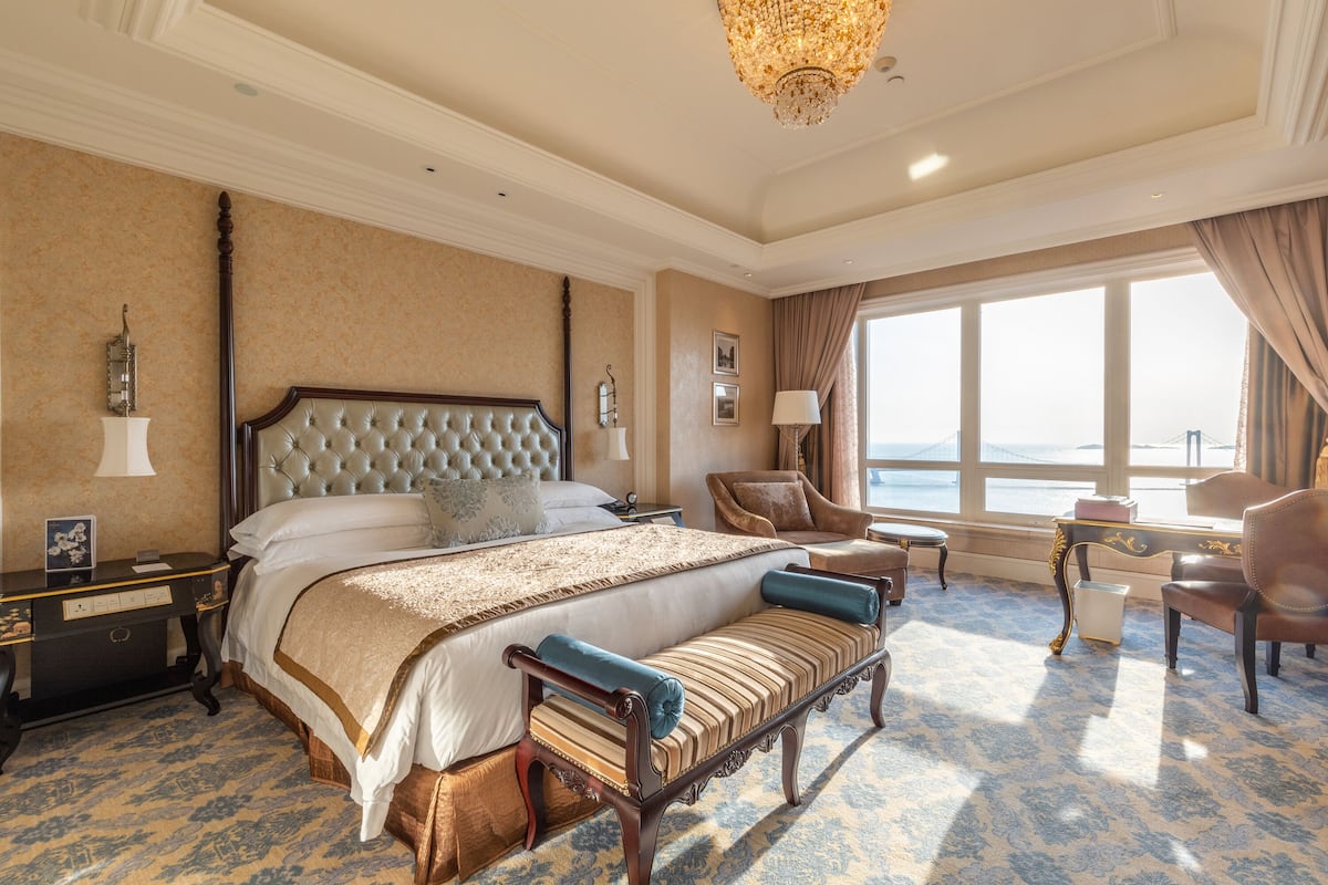 Deluxe Room, 1 King Bed, Ocean View | 1 bedroom, minibar, in-room safe, individually decorated