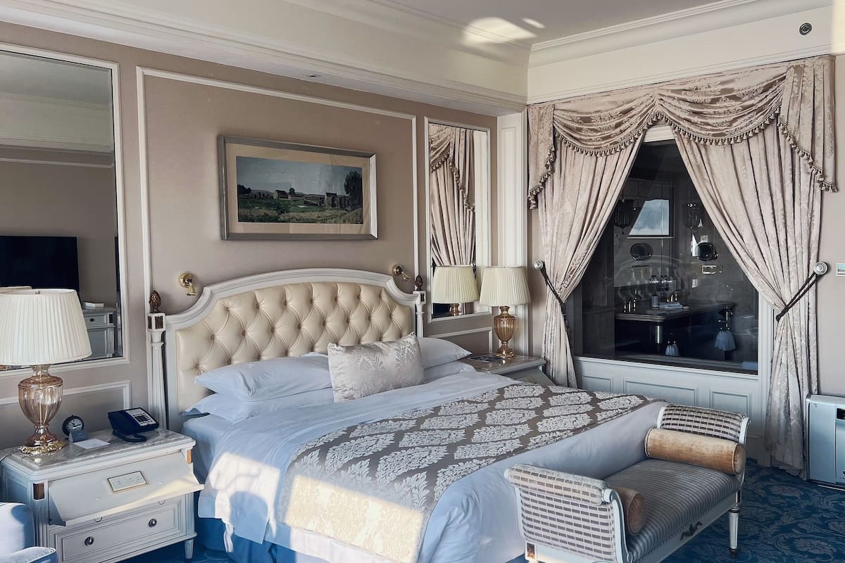 Grand Room, 1 King Bed, Balcony, Ocean View | 1 bedroom, minibar, in-room safe, individually decorated