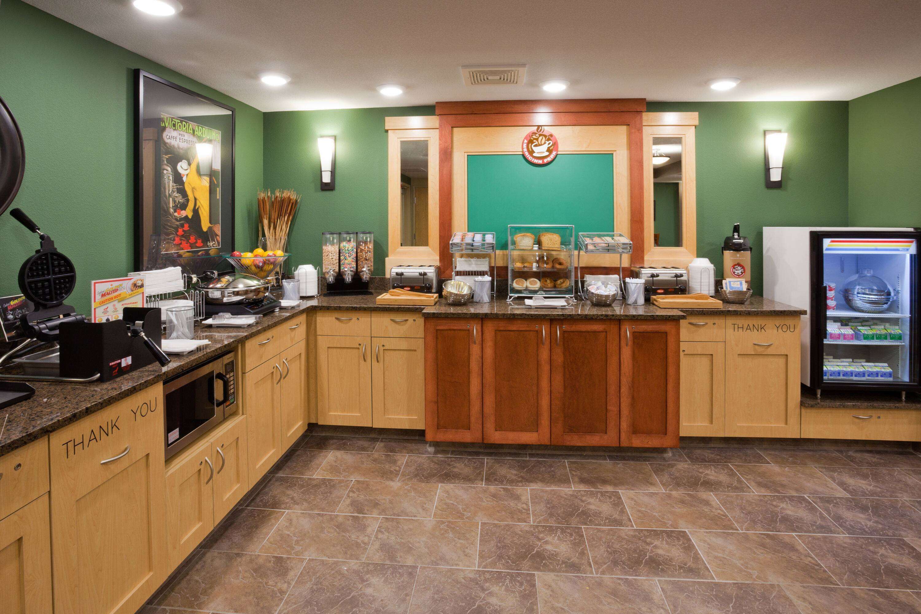 free daily continental breakfast