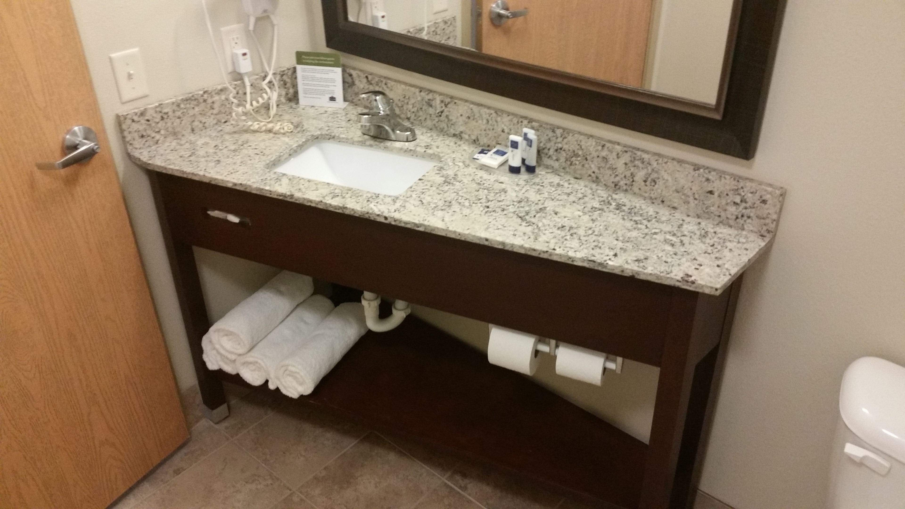 combined shower/bathtub, deep-soaking bathtub, free toiletries