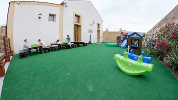 Area giochi per bambini (all'aperto)