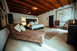 Suite Présidentielle, 1 très grand lit, terrasse, vue piscine