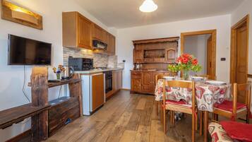 Signature Apartment | Living area | Flat-screen TV