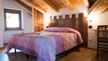 Doppel- oder Zweibettzimmer, Balkon, Bergblick | Zustellbetten, Bettwäsche, Rollstuhlgeeignet