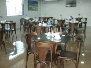 Desayuno bufé gratuito y diario