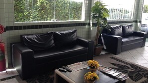 20-inch flat-screen TV with digital channels, TV - Hotel Coqueiral (Recife)