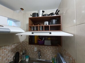 Casa Confort | Cocina privada | Refrigerador, parrilla de estufa, tostadora y licuadora 