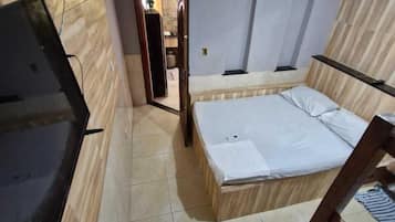 Apartment (9) | 2 bedrooms, hypo-allergenic bedding, individually furnished, desk