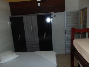 Departamento (1) | Ropa de cama hipoalergénica, muebles diferentes y escritorio 