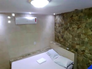 Comfort House | Hypo-allergenic bedding, individually furnished, desk, laptop workspace - Apartamentos Itapuã Residence - Praia (Salvador)
