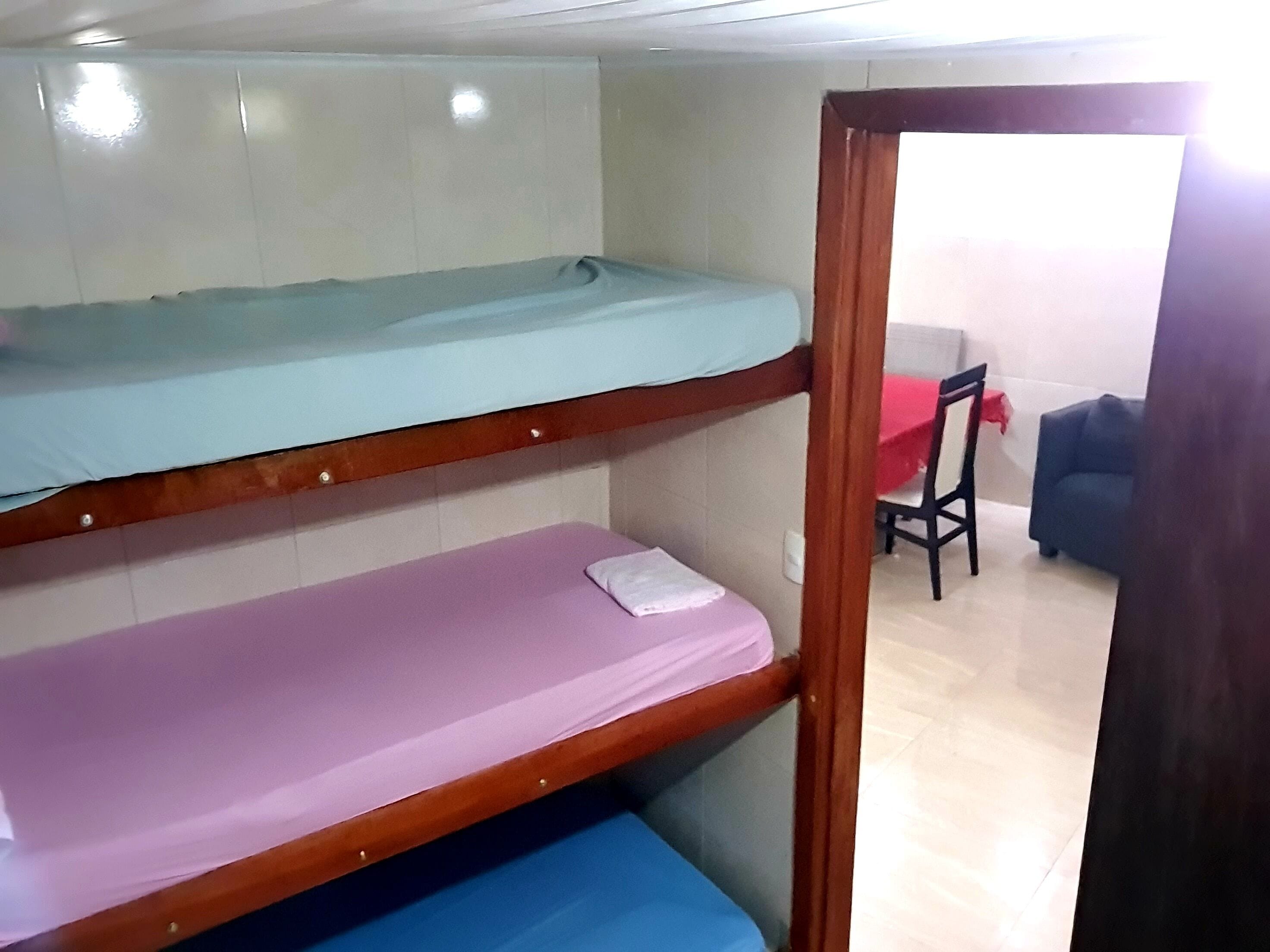 Casa conforto | Roupas de cama antialérgicas, individualmente mobiliados, escrivaninha
