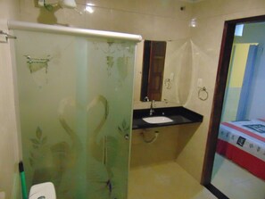 Apartment (11) | Badezimmer | Dusche, Handtücher