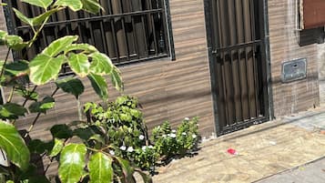 Comfort House | 2 bedrooms, hypo-allergenic bedding, individually furnished, desk