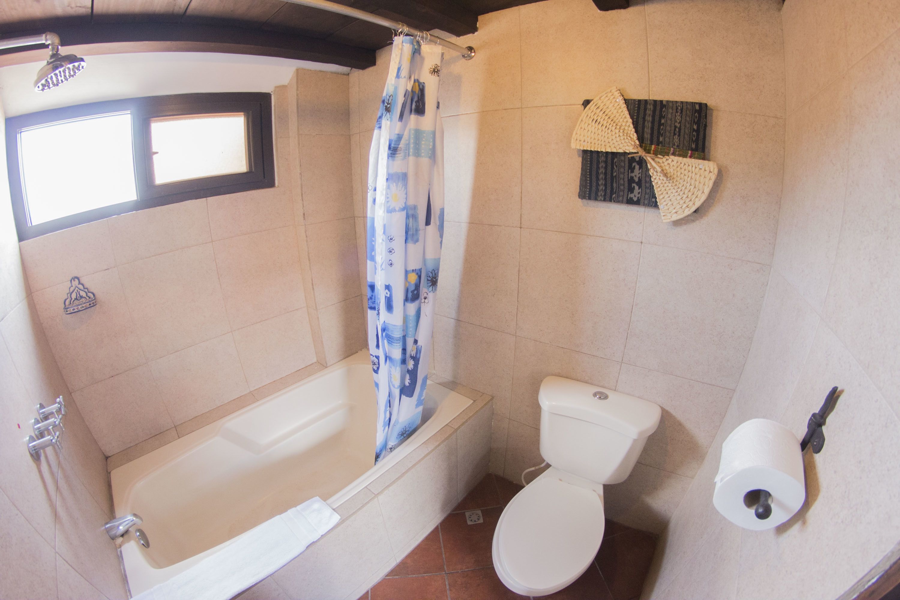 quadruple room | bathroom | towels