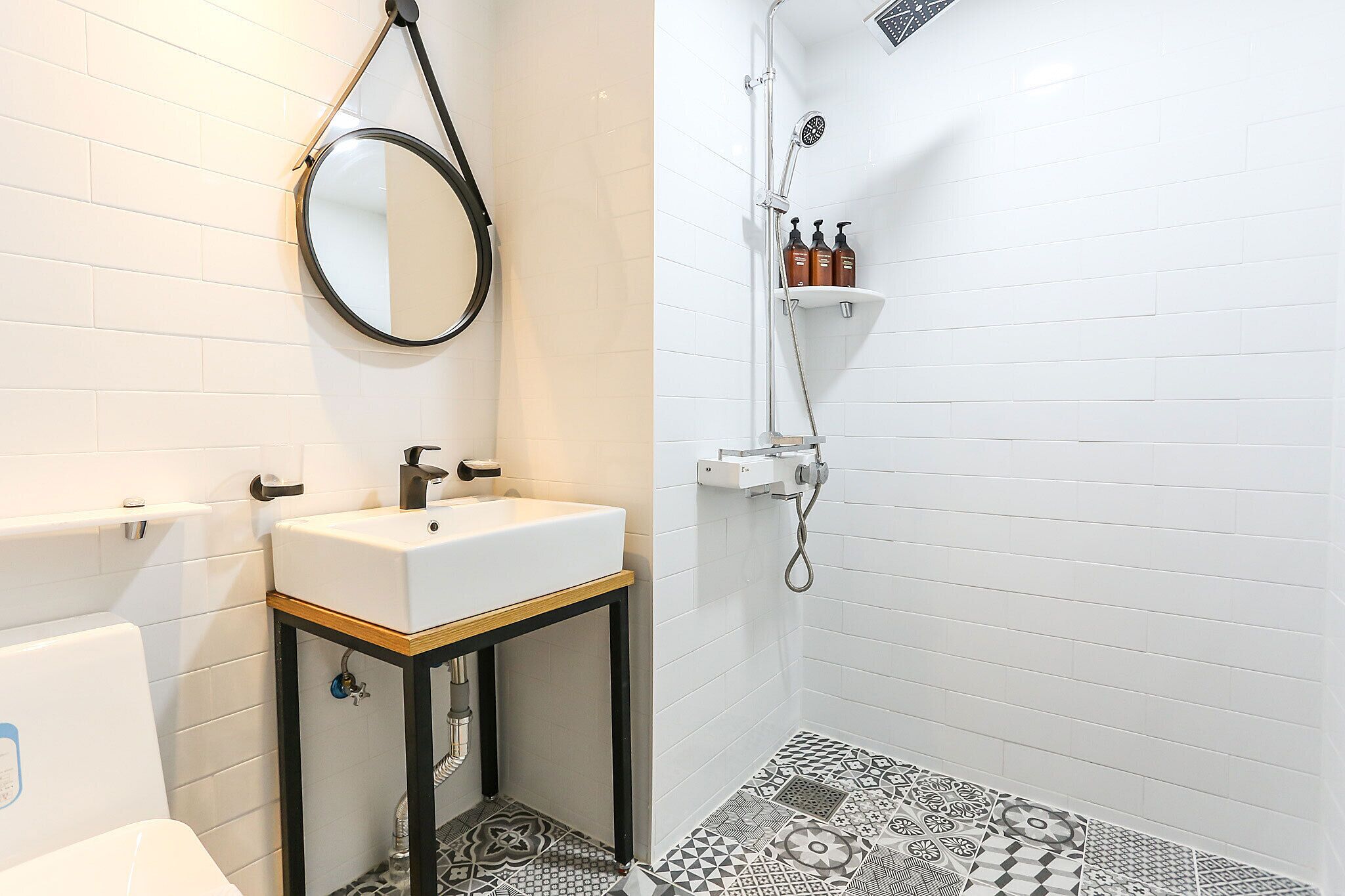 Deluxe Double Room | Bathroom | Shower, rainfall showerhead, hair dryer, bathrobes