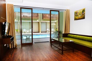 Suite familiale, 2 chambres | Salle de séjour | Téléviseur ACL, lecteur de DVD