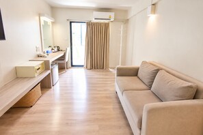 Superior Double | Living area | TV - Sawasdee House (Bangkok)