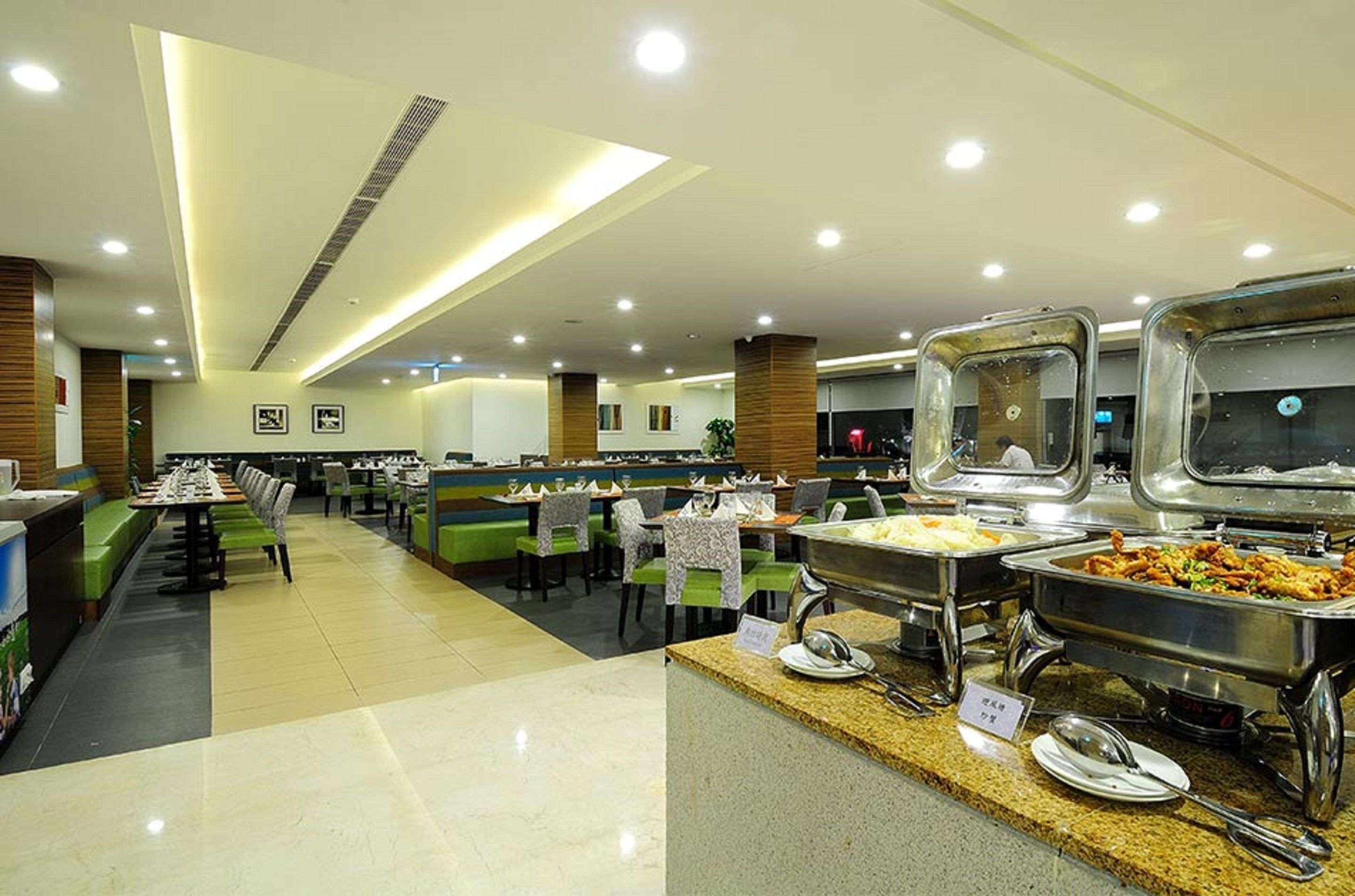 每日供應吃到飽早餐 (每人 TWD300)