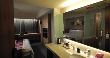 Desk, blackout drapes, soundproofing, free WiFi