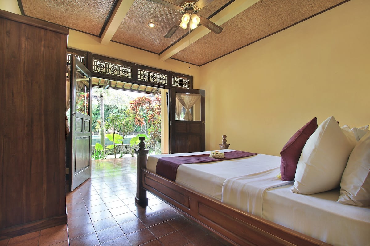 In-room safe, desk, free WiFi, bed sheets
