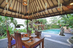 Daily cooked-to-order breakfast for a fee