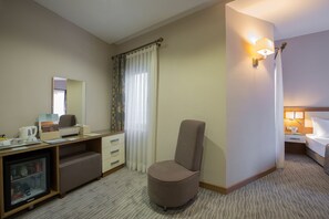 Premium bedding, minibar, in-room safe, soundproofing - Yasmak Comfort Hotel (Istanbul)