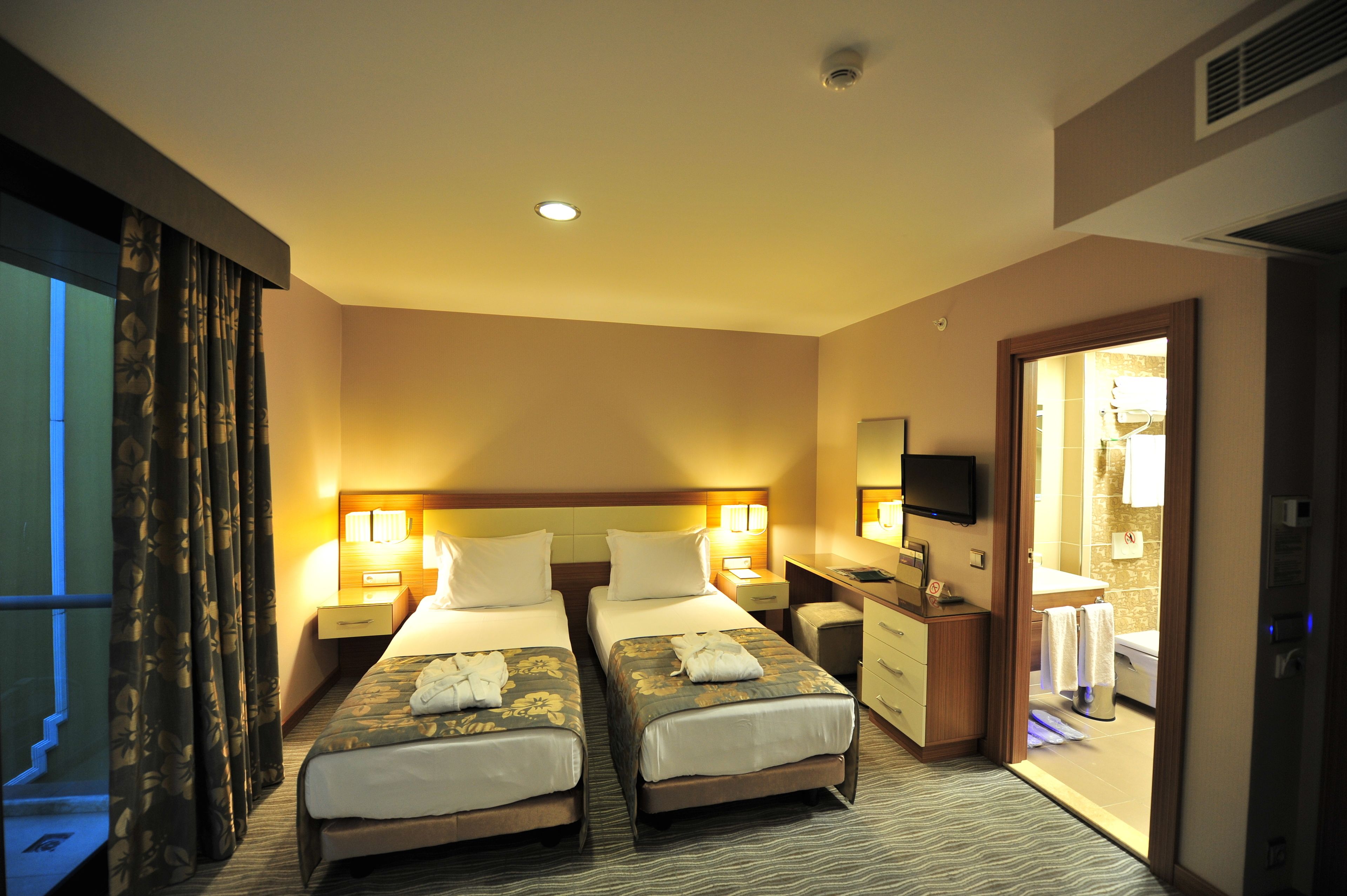 standard double or twin room, 1 bedroom, non smoking, city view | premium bedding, minibar, in-room safe, soundproofing