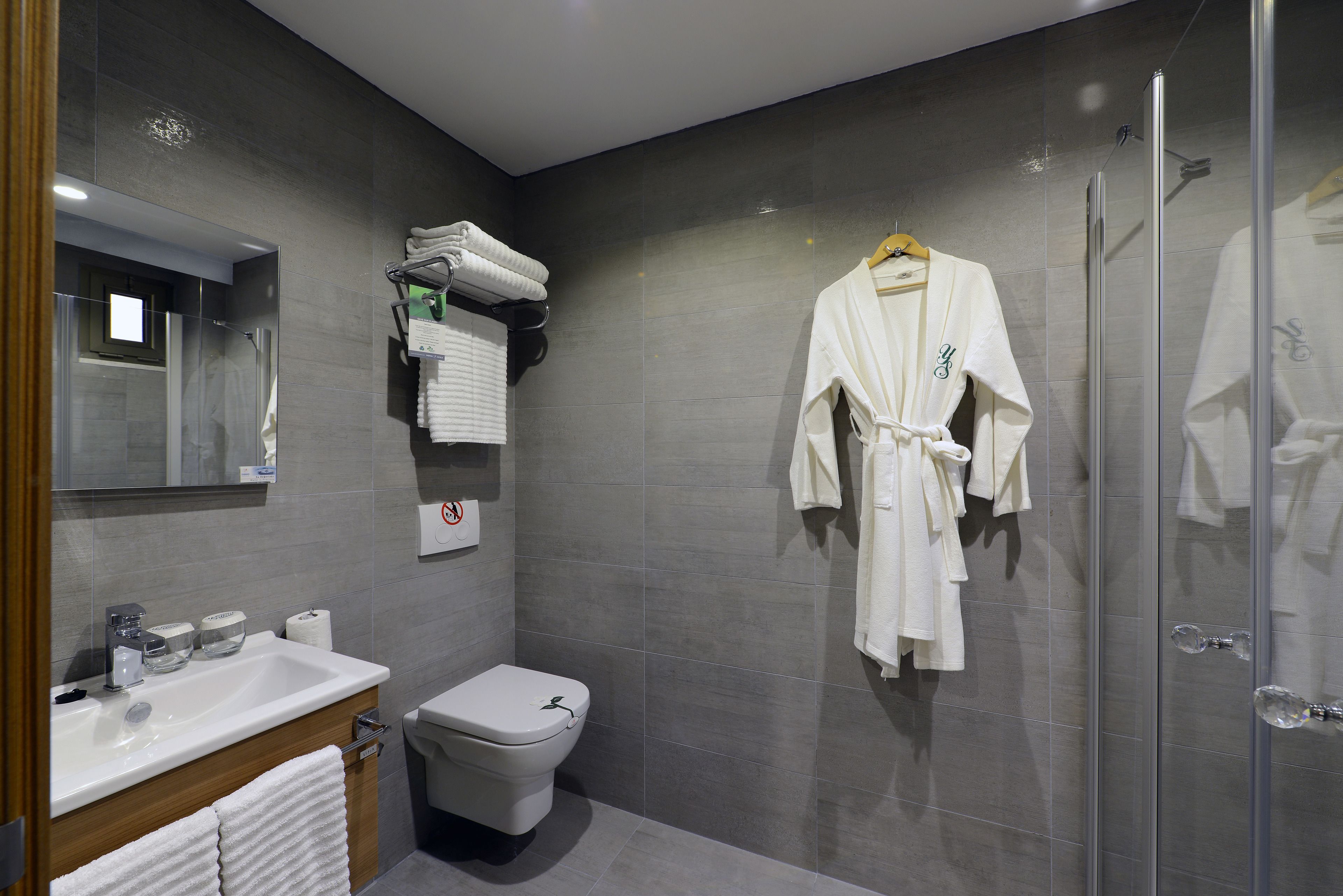 premium bedding, minibar, in-room safe, soundproofing