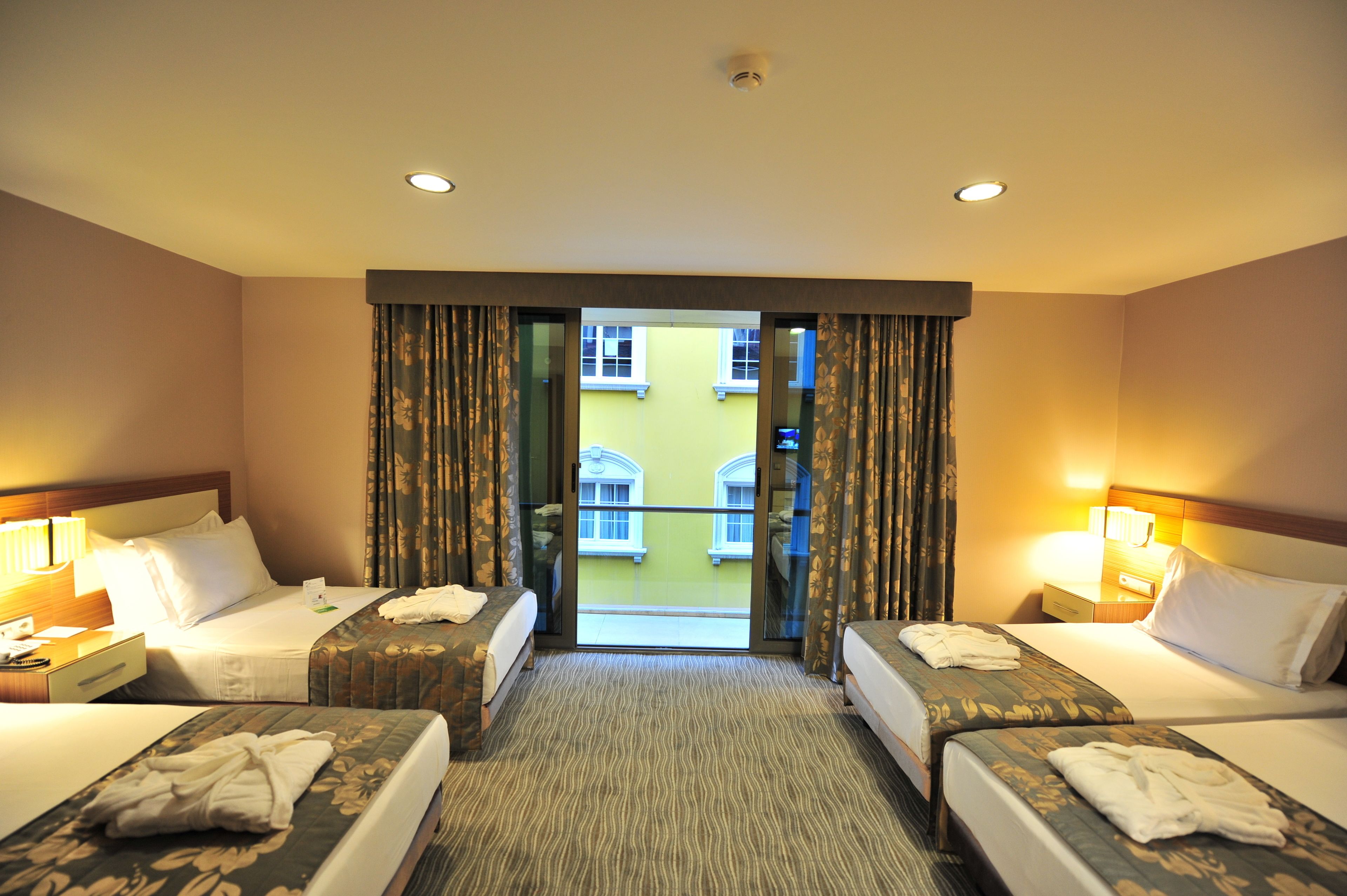 standard double or twin room, 1 bedroom, non smoking, city view | premium bedding, minibar, in-room safe, soundproofing