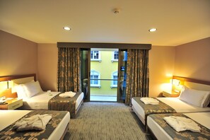 Premium bedding, minibar, in-room safe, soundproofing - Yasmak Comfort Hotel (Istanbul)