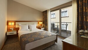 Family Suite, Multiple Bedrooms, Balcony, City View | Premium bedding, minibar, in-room safe, soundproofing - Yasmak Comfort Hotel (Istanbul)